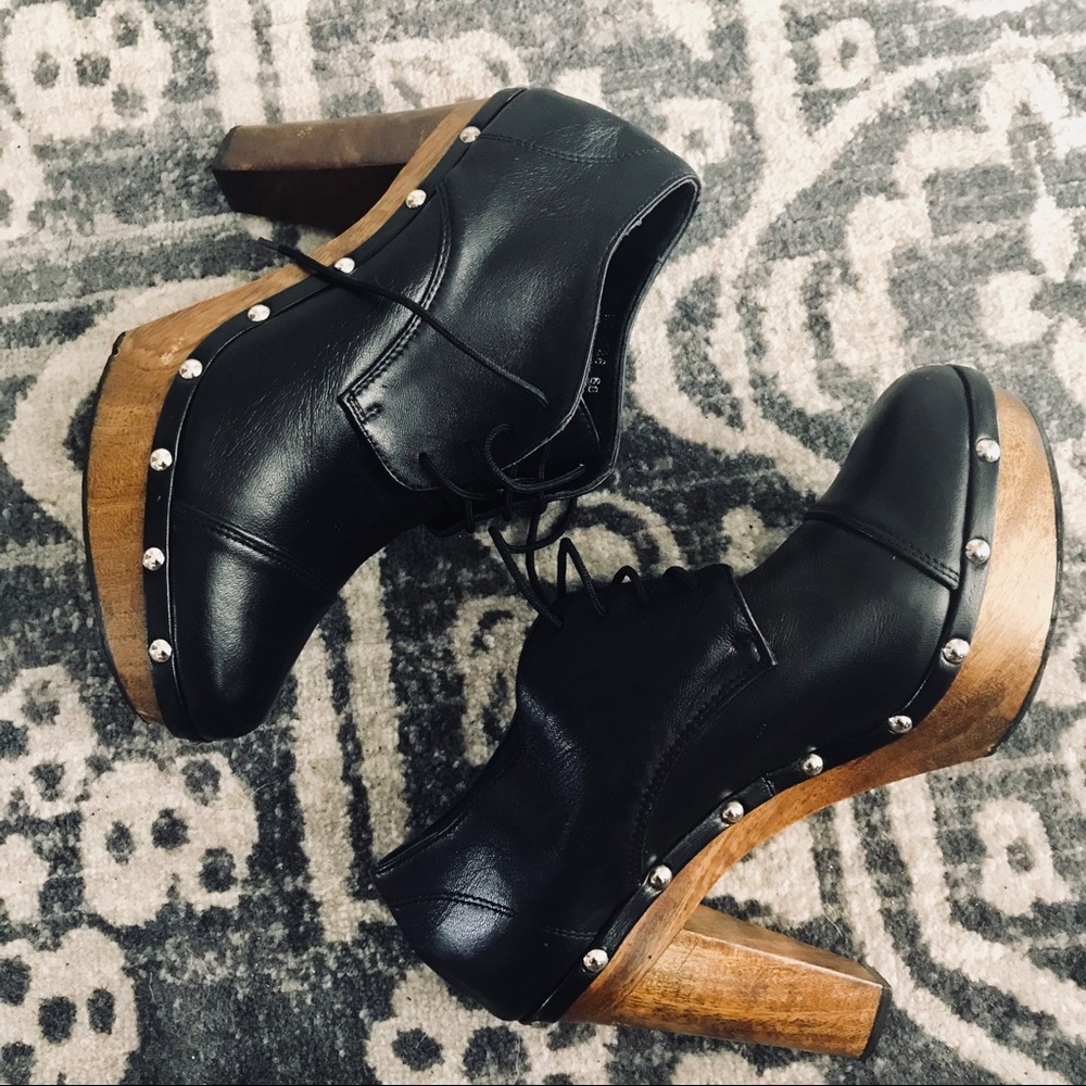 VIA VENETTO ITALIAN SOFT LEATHER OXFORD HEEL STUD